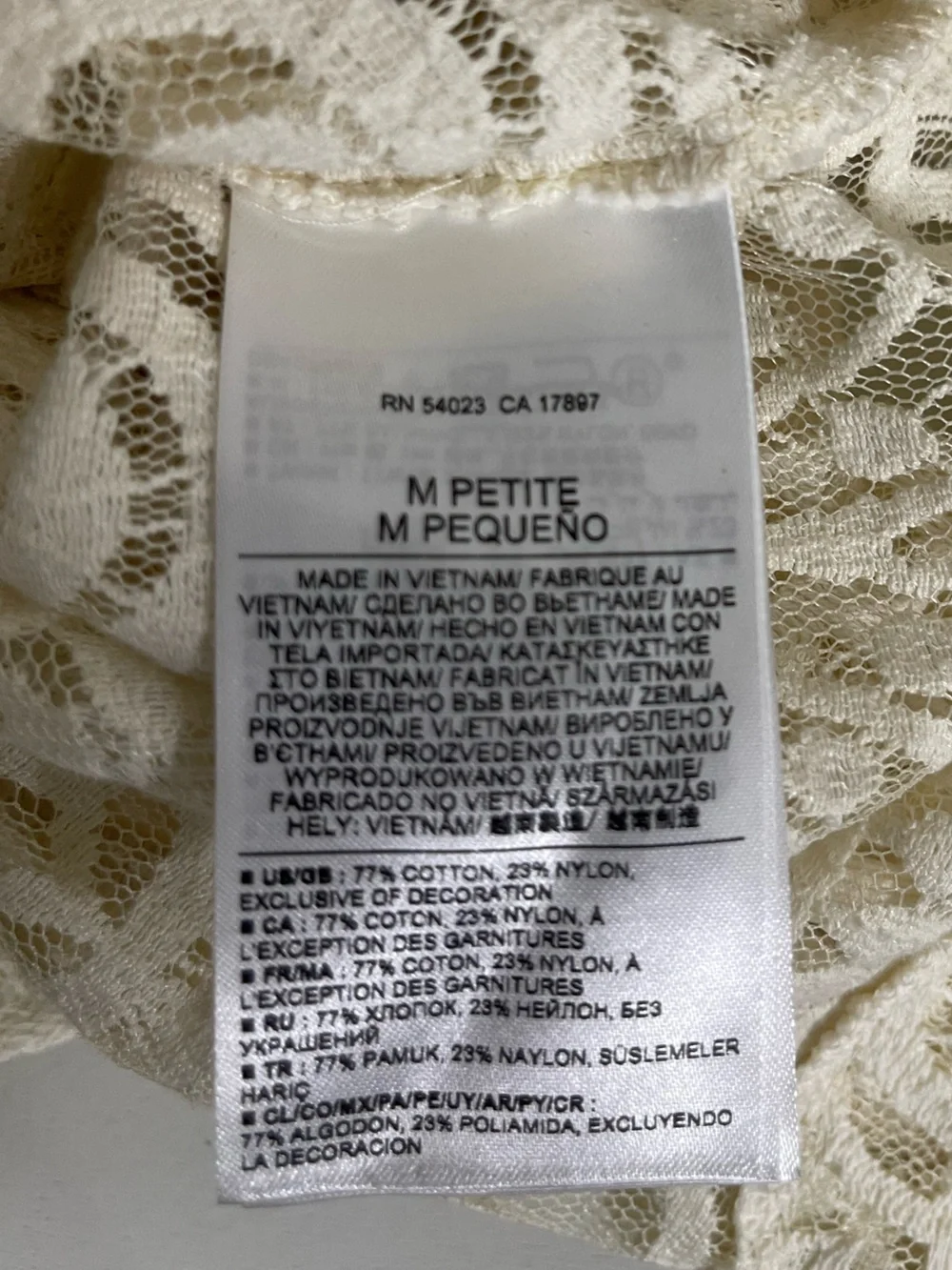 Banana Republic Women's Cream Lace Long-Sleeve Top Medium